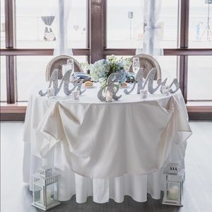 Wedding- Mr. & Mrs. head table sign